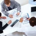 Proiectul de semestru începe cu o conversație, nu cu un șablon