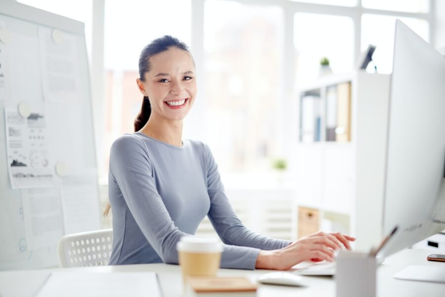 Prima lună la un job nou și o oră în care încetinești