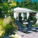 Yoga în Natură la YOUNESS Clinic: Retrospectivă în România cu Facilități Premium