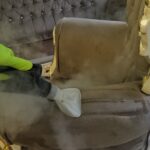 Curățarea tapițeriei în Oradea: soluții aplicate corect