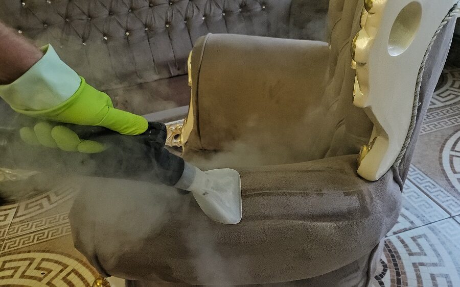 Curățarea tapițeriei în Oradea: soluții aplicate corect